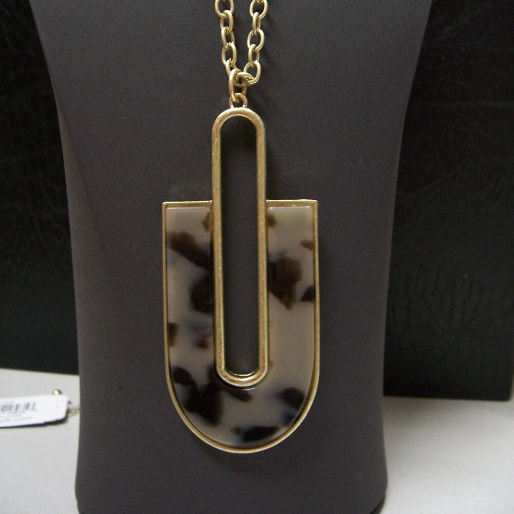 Gold U 32in Necklace By Canvas